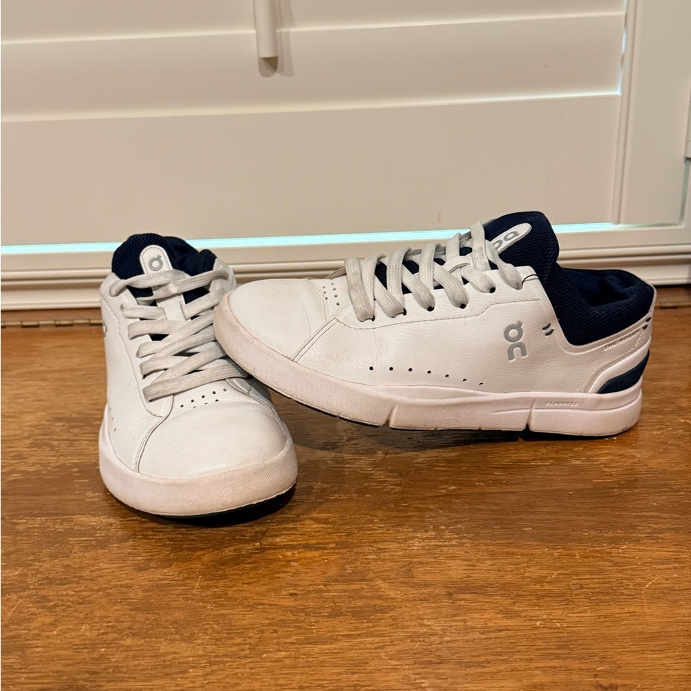 On Cloud The Roger Advantage Sneakers Women's 5.5 White Tennis Shoes Navy Blue